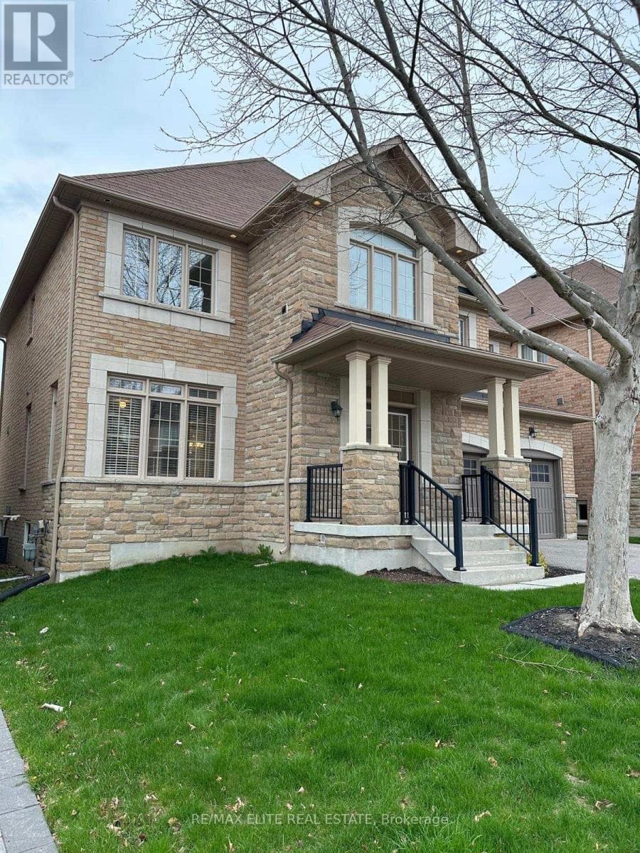 Single Family at 959 Ernest Cousins Circle, Newmarket (Stonehaven-Wyndham), Ontario - Photo 2 - RE/MAX Garden City Realty