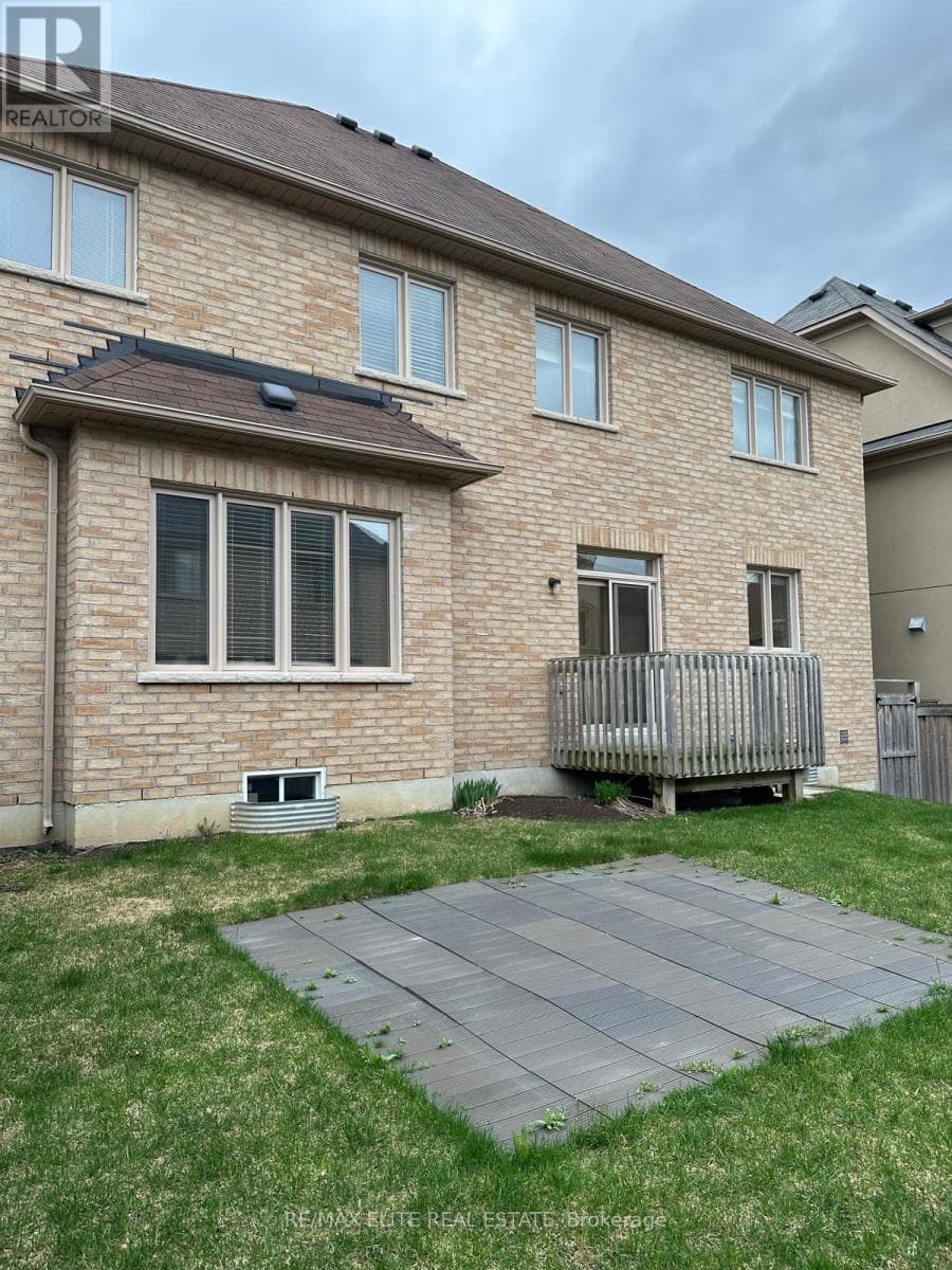 Single Family at 959 Ernest Cousins Circle, Newmarket (Stonehaven-Wyndham), Ontario - Photo 3 - RE/MAX Garden City Realty