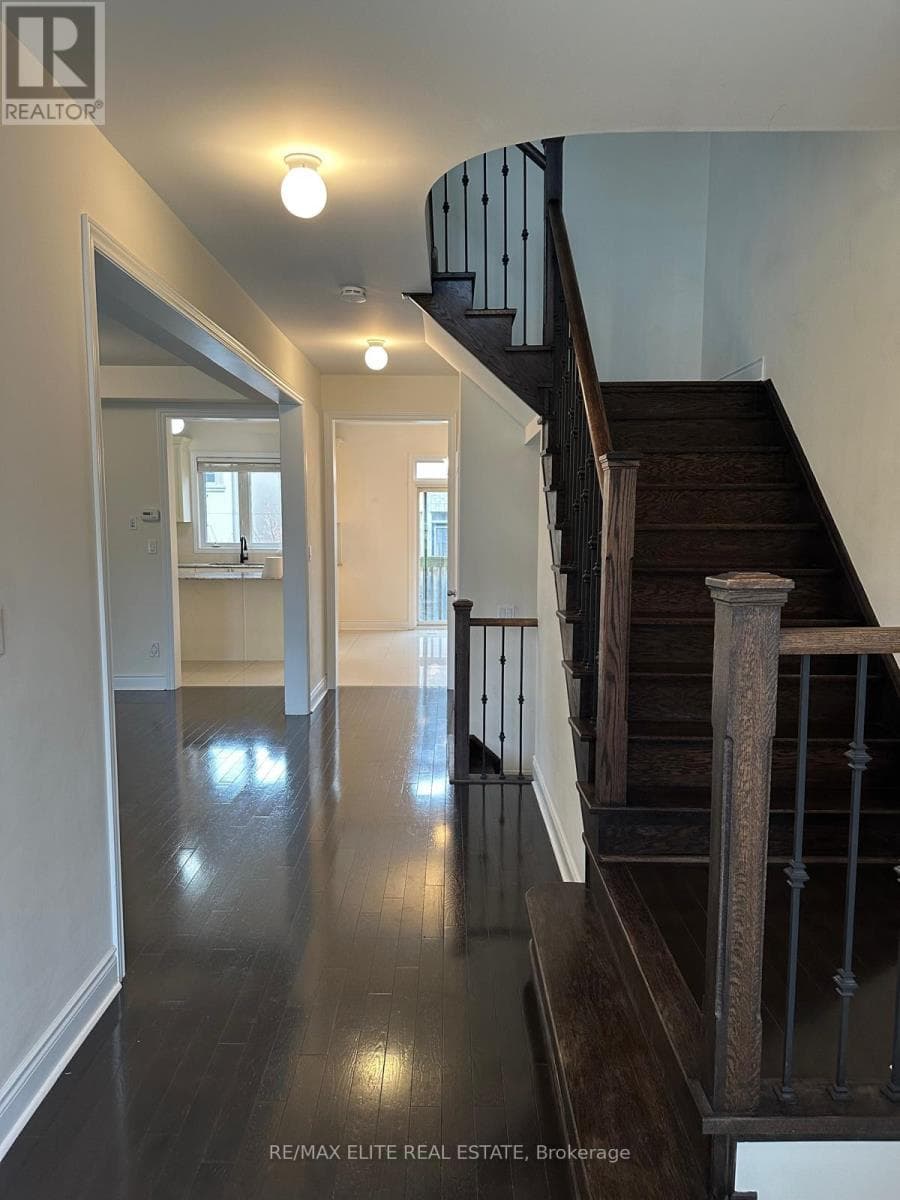 Single Family at 959 Ernest Cousins Circle, Newmarket (Stonehaven-Wyndham), Ontario - Photo 4 - RE/MAX Garden City Realty