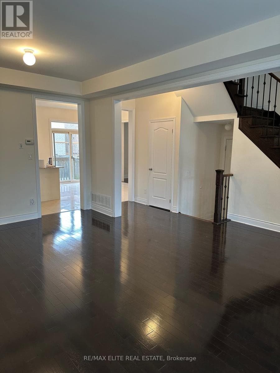 Single Family at 959 Ernest Cousins Circle, Newmarket (Stonehaven-Wyndham), Ontario - Photo 5 - RE/MAX Garden City Realty