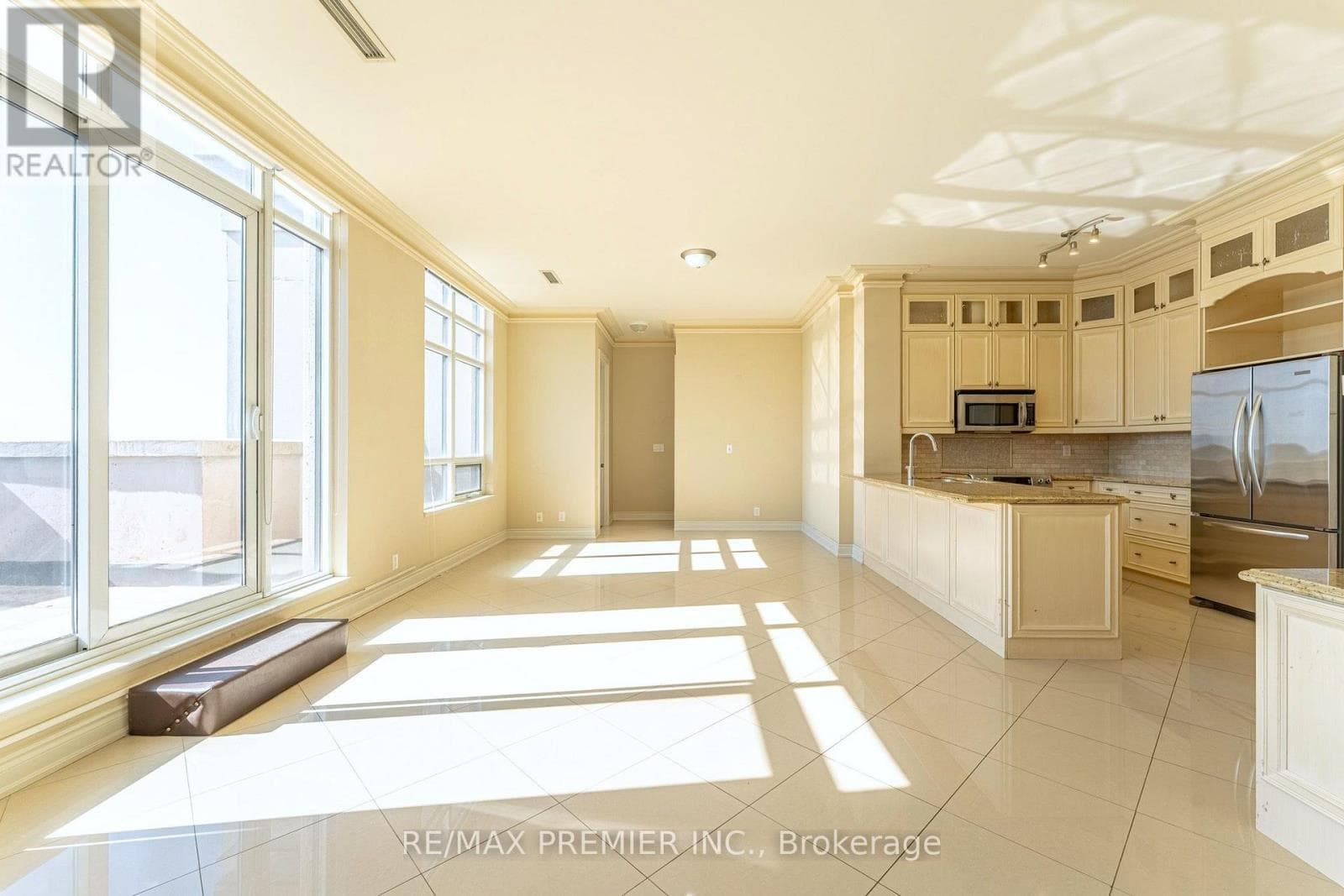 PH04- 9235 Jane Street