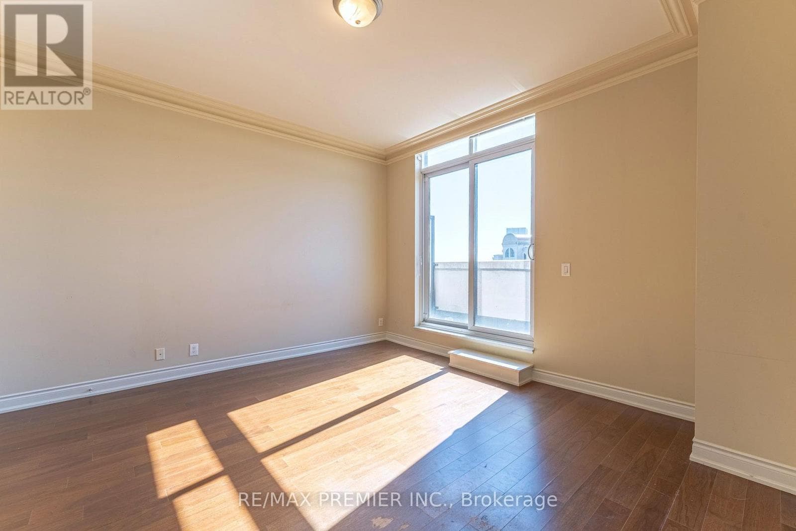 Single Family at PH04- 9235 Jane Street, Vaughan (Maple), Ontario - Photo 10 - RE/MAX Garden City Realty