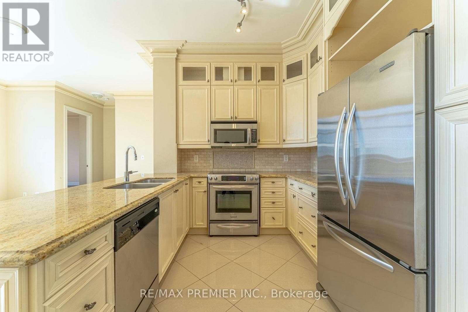 Single Family at PH04- 9235 Jane Street, Vaughan (Maple), Ontario - Photo 5 - RE/MAX Garden City Realty