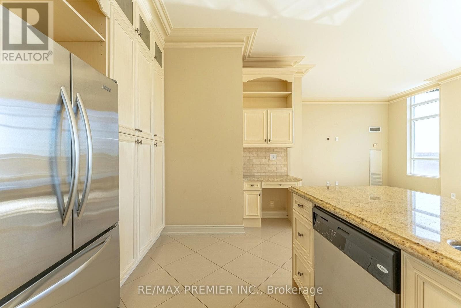 Single Family at PH04- 9235 Jane Street, Vaughan (Maple), Ontario - Photo 6 - RE/MAX Garden City Realty