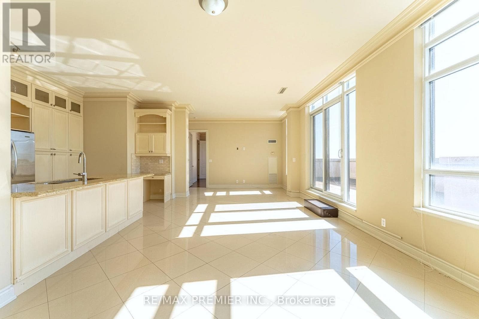 Single Family at PH04- 9235 Jane Street, Vaughan (Maple), Ontario - Photo 7 - RE/MAX Garden City Realty