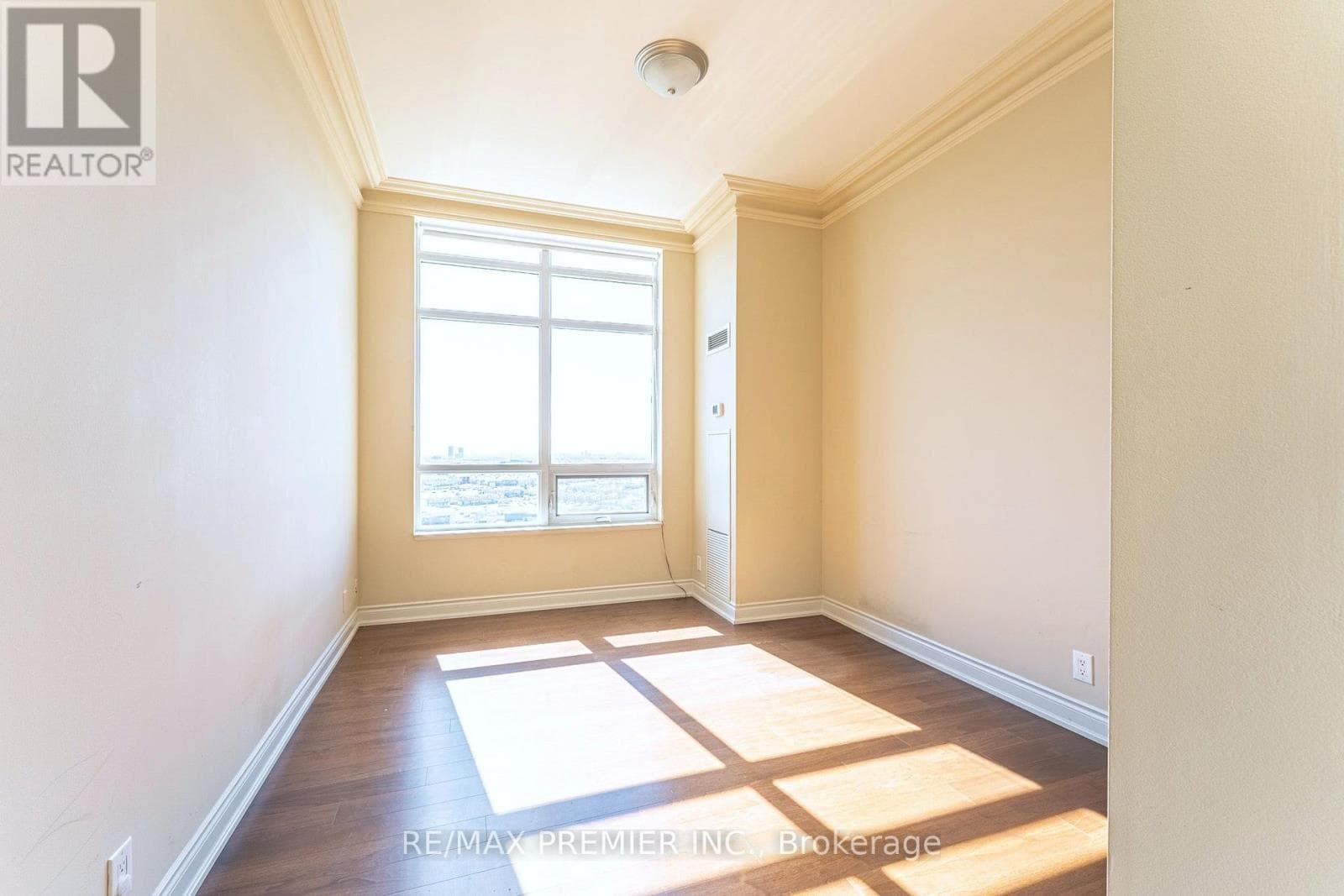 Single Family at PH04- 9235 Jane Street, Vaughan (Maple), Ontario - Photo 8 - RE/MAX Garden City Realty