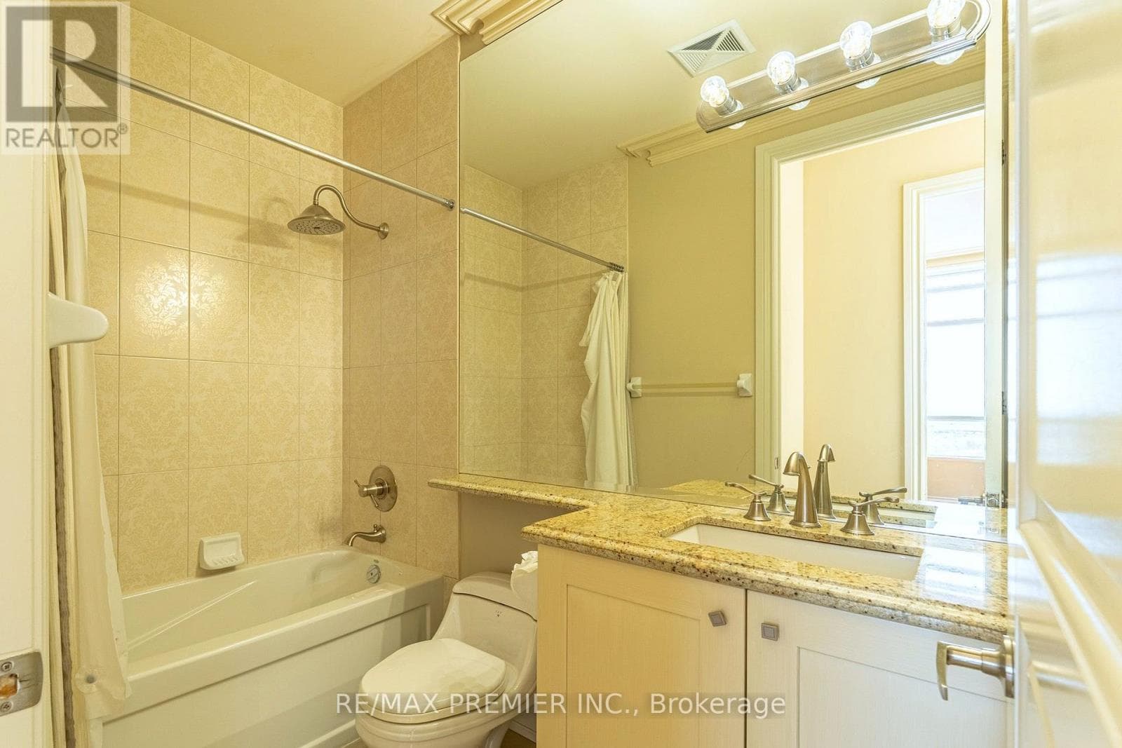 Single Family at PH04- 9235 Jane Street, Vaughan (Maple), Ontario - Photo 9 - RE/MAX Garden City Realty