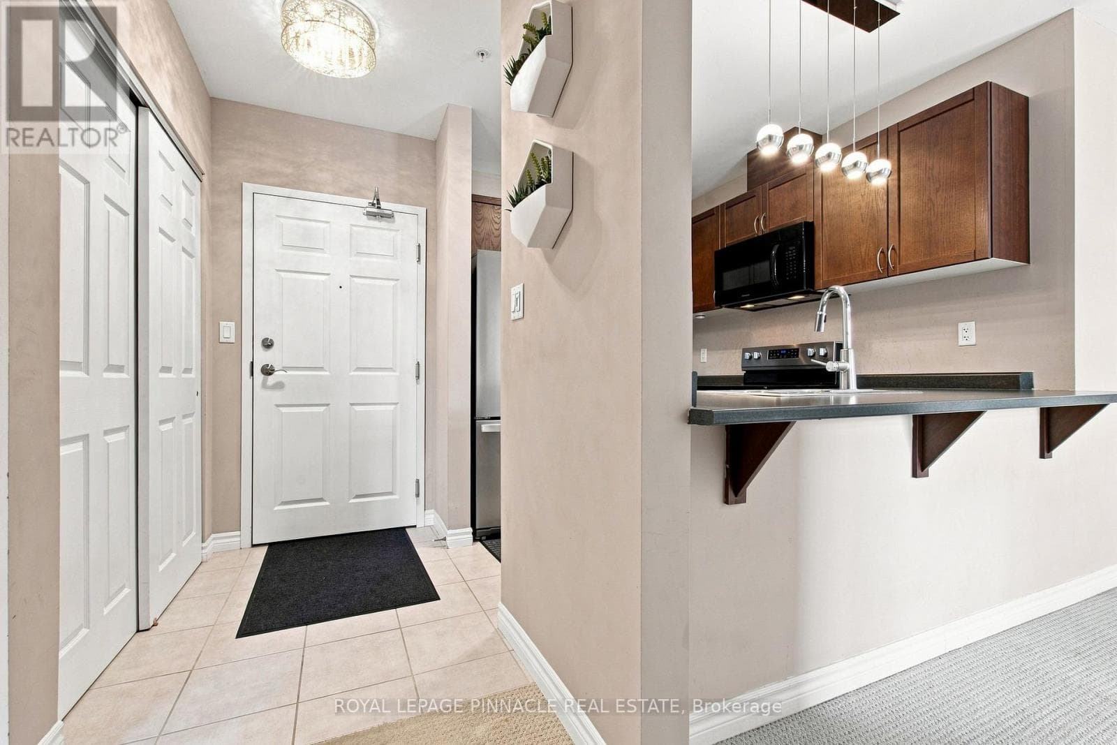 Single Family at 201- 2 Colonial Drive, Guelph (Pineridge/Westminster Woods), Ontario - Photo 5 - RE/MAX Garden City Realty