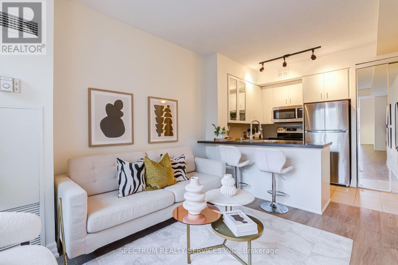 301- 70 Alexander Street