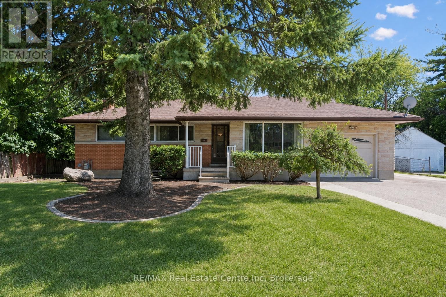 289 SPEEDVALE Avenue