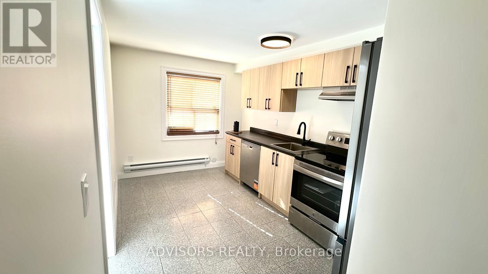 Single Family at 4- 3717 Lakeshore Boulevard, Toronto (Long Branch), Ontario - Photo 7 - RE/MAX Garden City Realty