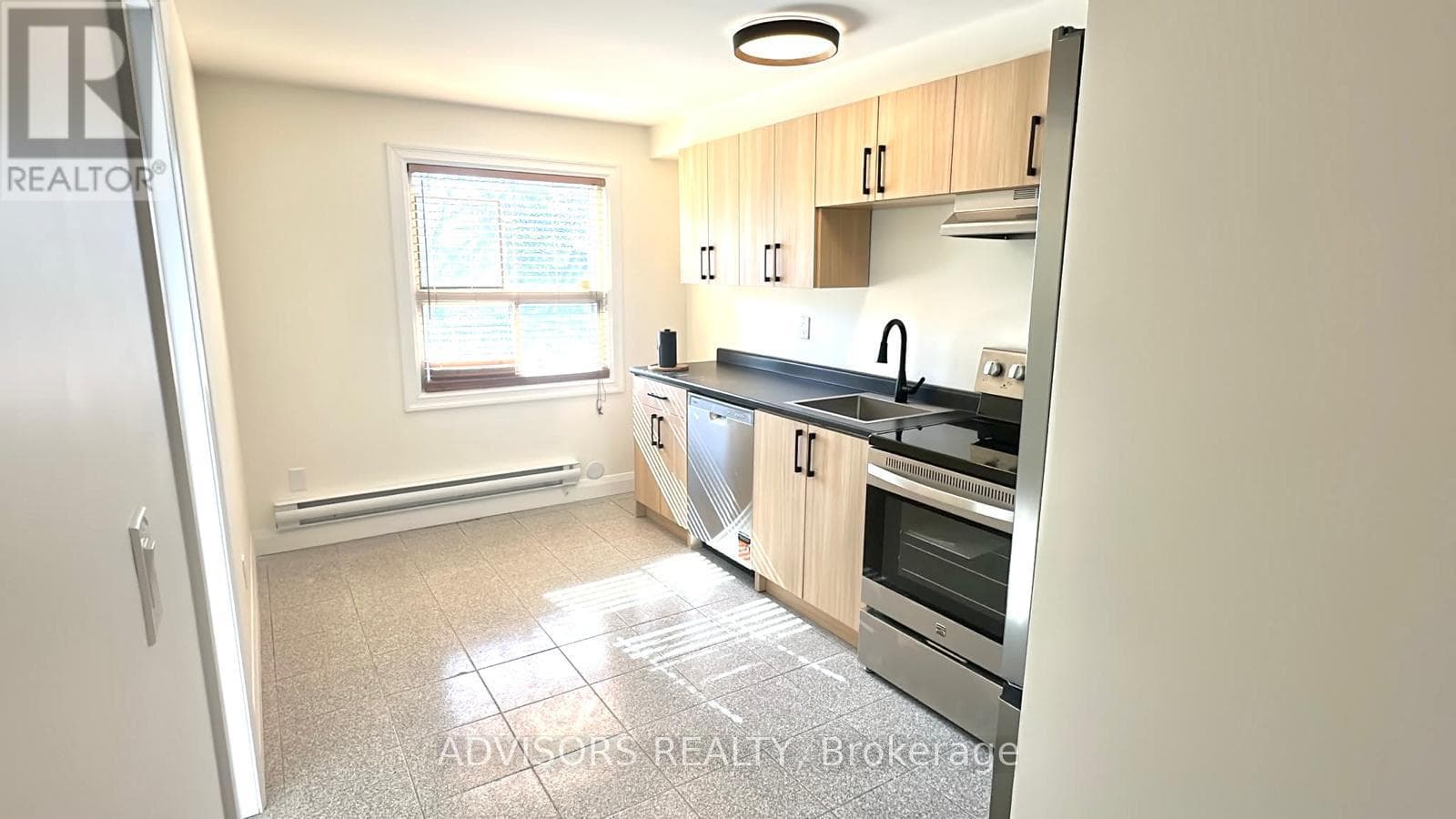 Single Family at 4- 3717 Lakeshore Boulevard, Toronto (Long Branch), Ontario - Photo 9 - RE/MAX Garden City Realty