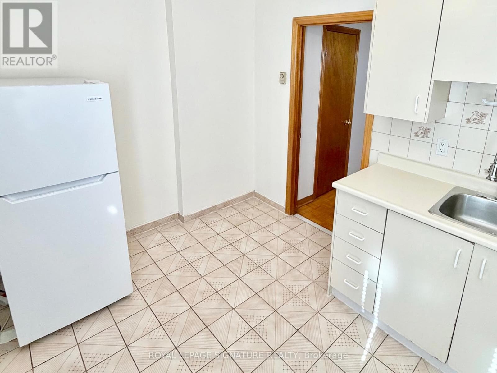 Single Family at 2nd Flr- 455 B Danforth Avenue, Toronto (North Riverdale), Ontario - Photo 2 - RE/MAX Garden City Realty