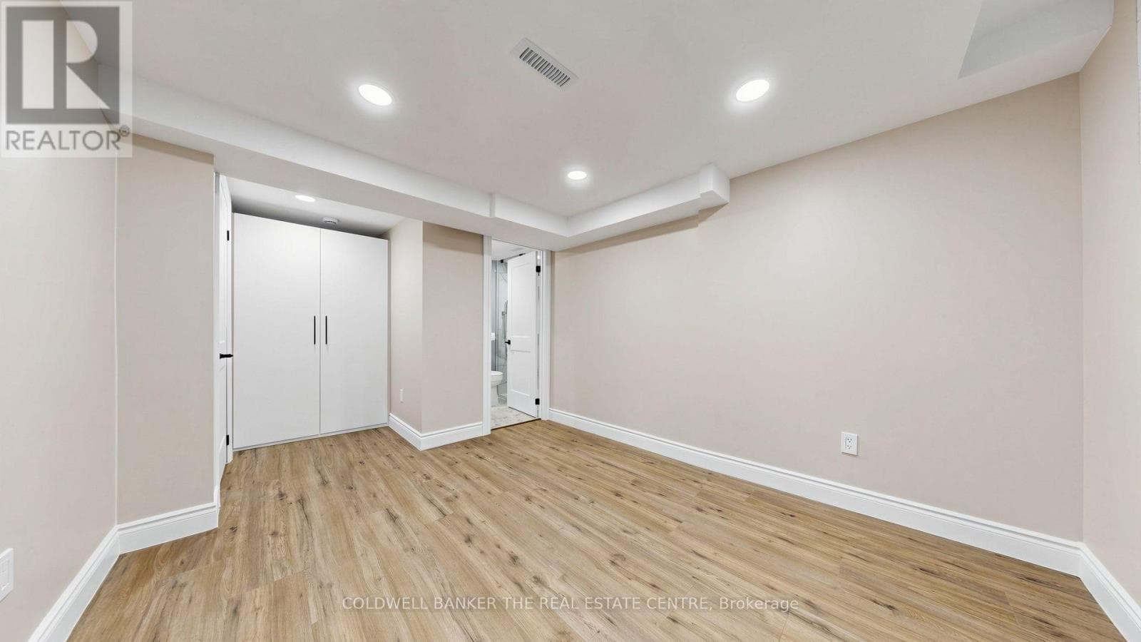 Single Family at 6 Mcquarrie Lane, Vaughan (Maple), Ontario - Photo 9 - RE/MAX Garden City Realty