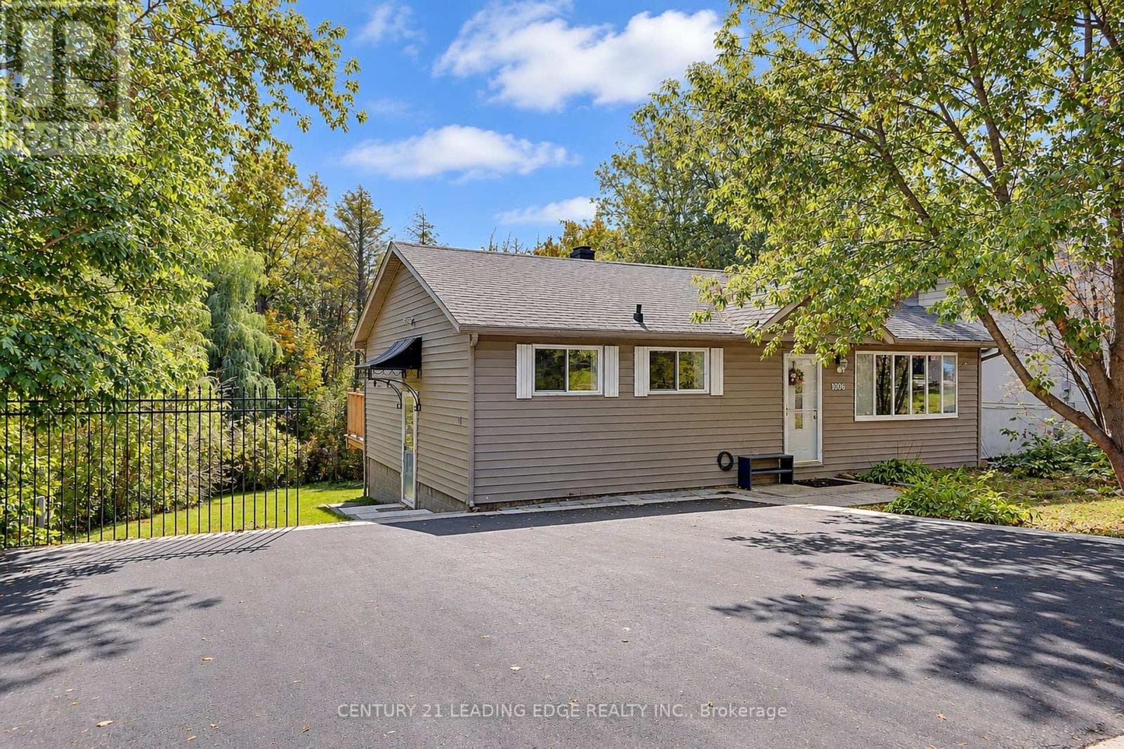 Main Flr- 1006 Elgin Street