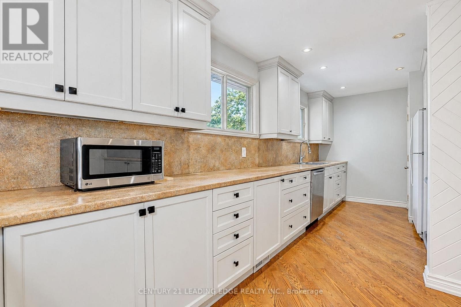 Single Family at Main Flr- 1006 Elgin Street, Newmarket (Huron Heights-Leslie Valley), Ontario - Photo 10 - RE/MAX Garden City Realty