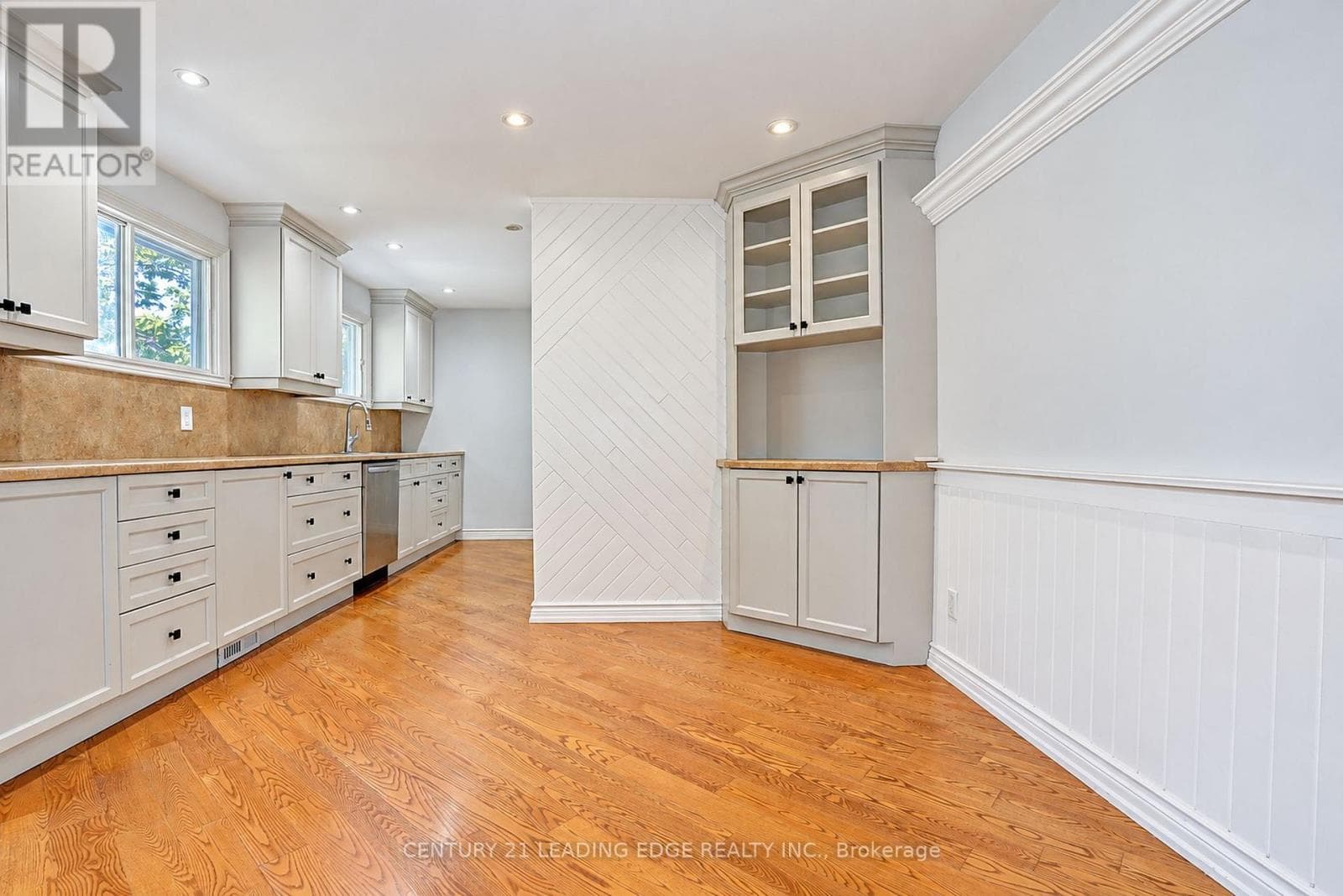 Single Family at Main Flr- 1006 Elgin Street, Newmarket (Huron Heights-Leslie Valley), Ontario - Photo 7 - RE/MAX Garden City Realty