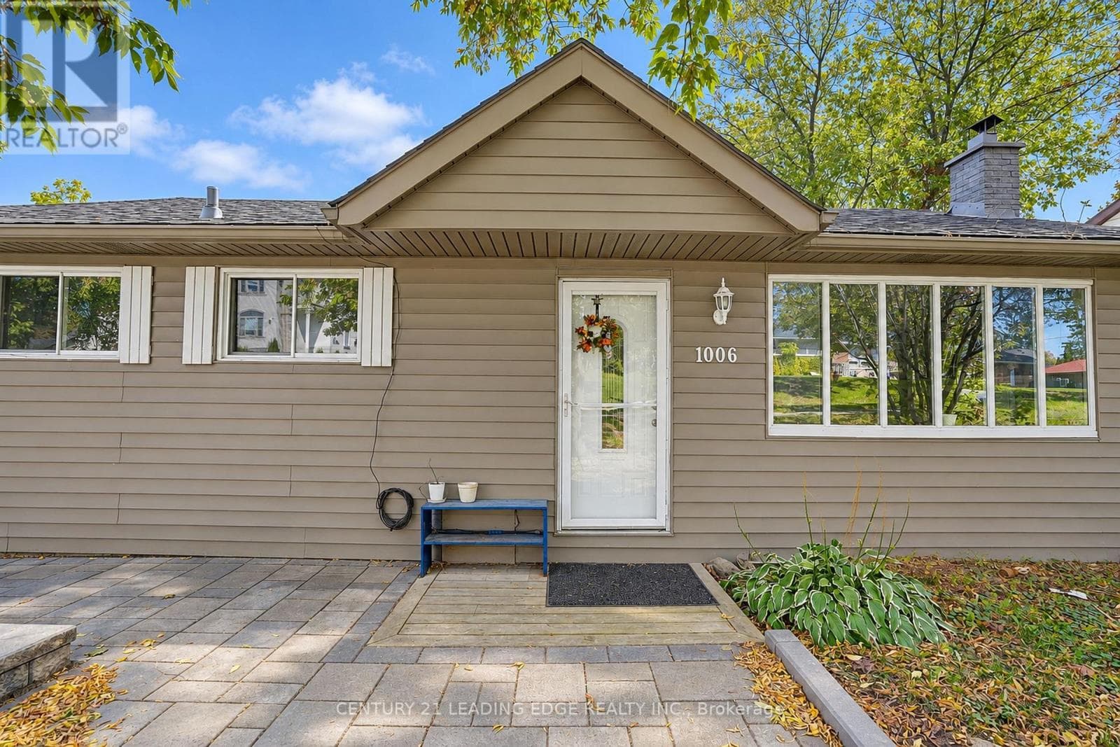 Single Family at Main Flr- 1006 Elgin Street, Newmarket (Huron Heights-Leslie Valley), Ontario - Photo 3 - RE/MAX Garden City Realty