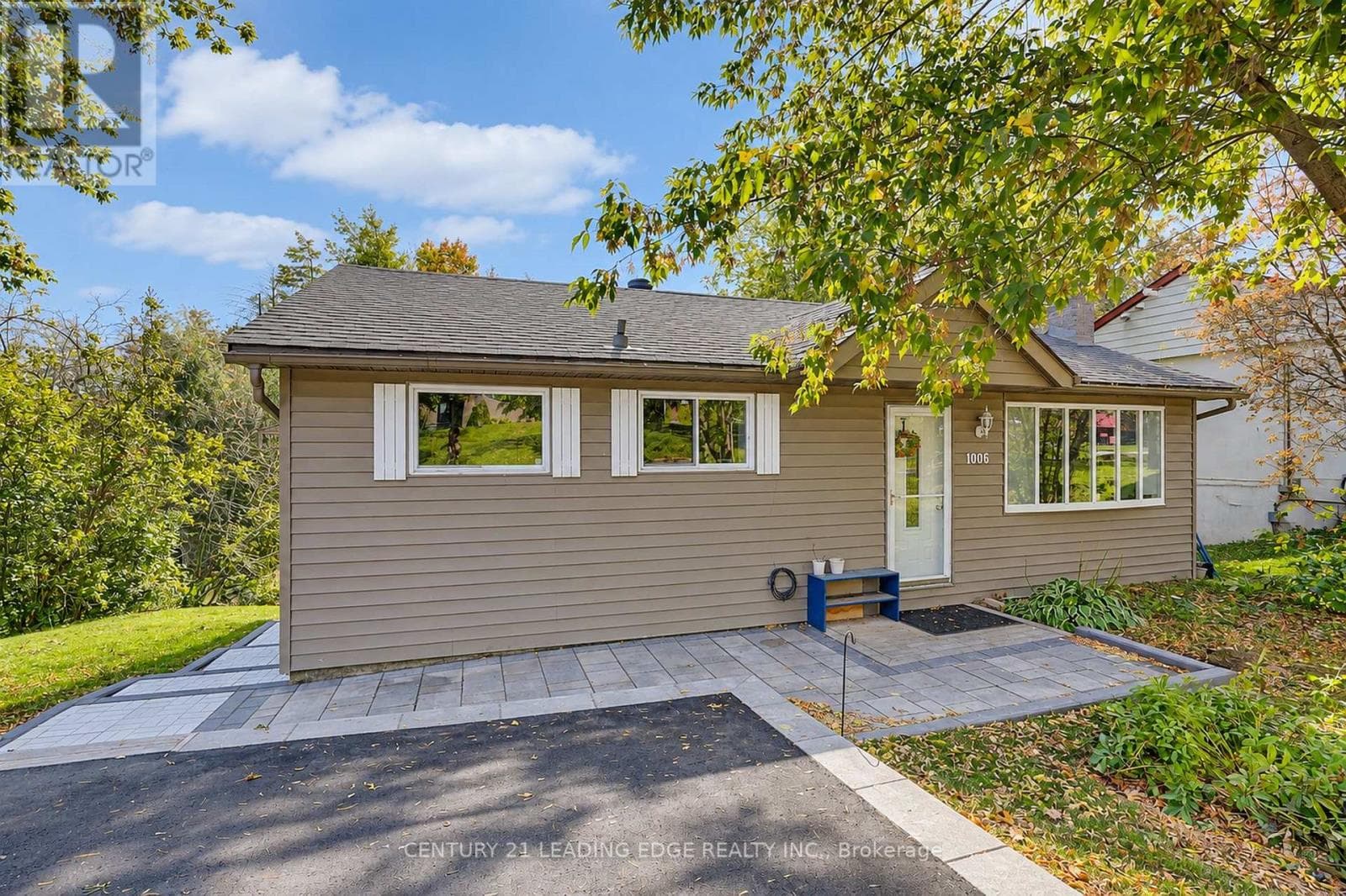 Single Family at Main Flr- 1006 Elgin Street, Newmarket (Huron Heights-Leslie Valley), Ontario - Photo 4 - RE/MAX Garden City Realty