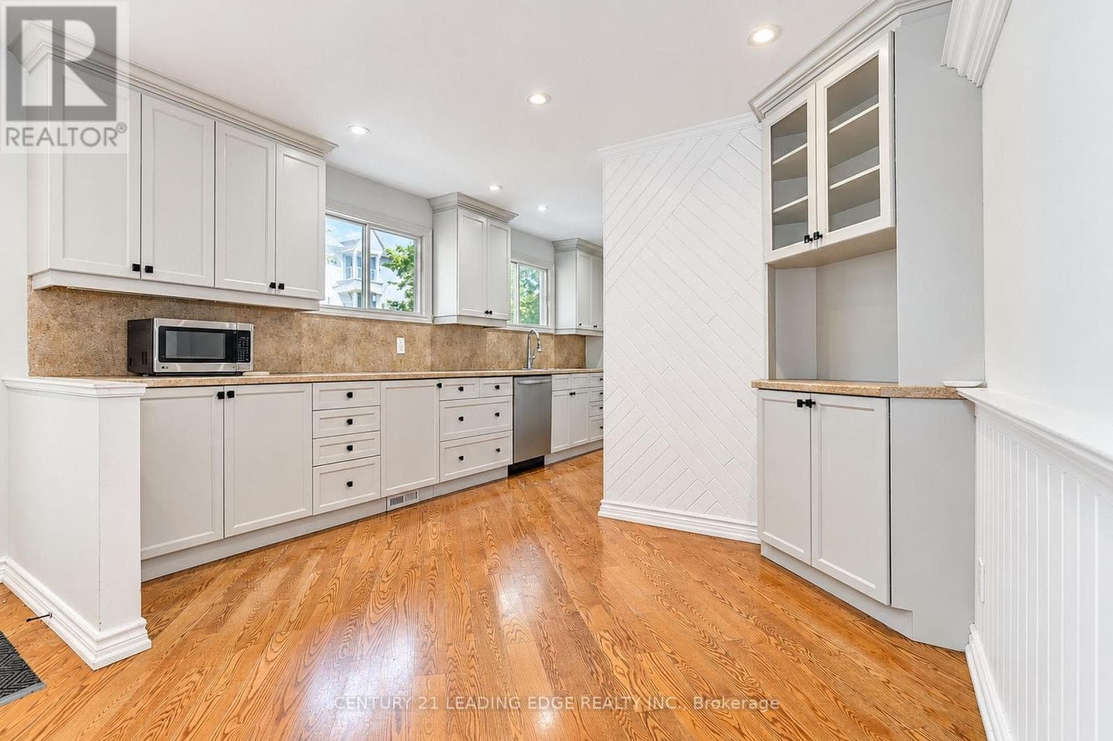 Single Family at Main Flr- 1006 Elgin Street, Newmarket (Huron Heights-Leslie Valley), Ontario - Photo 8 - RE/MAX Garden City Realty