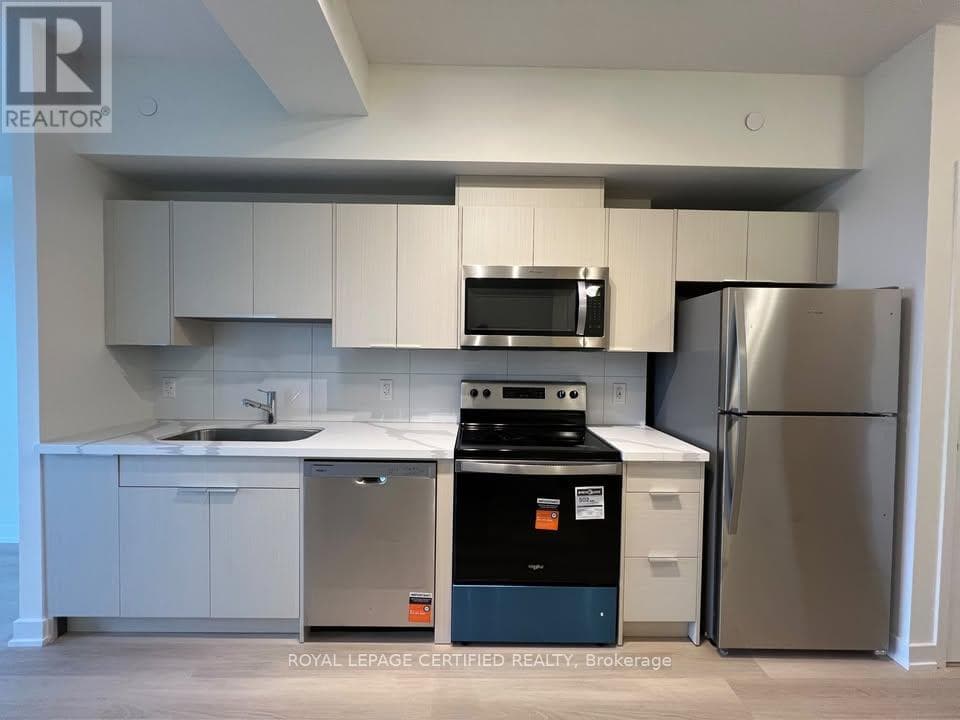 Single Family at 818- 2825 Jane Street, Toronto (Glenfield-Jane Heights), Ontario - Photo 8 - RE/MAX Garden City Realty