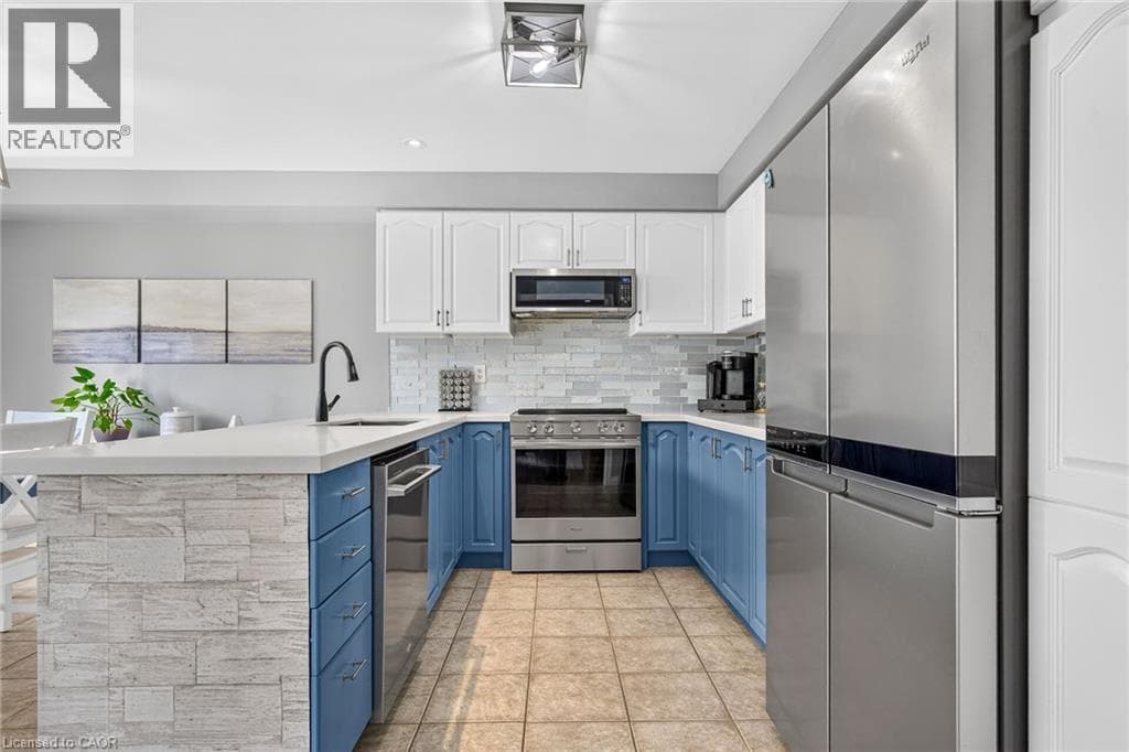 Single Family at 54 VINIFERA Drive, Grimsby, Ontario - Photo 10 - RE/MAX Garden City Realty