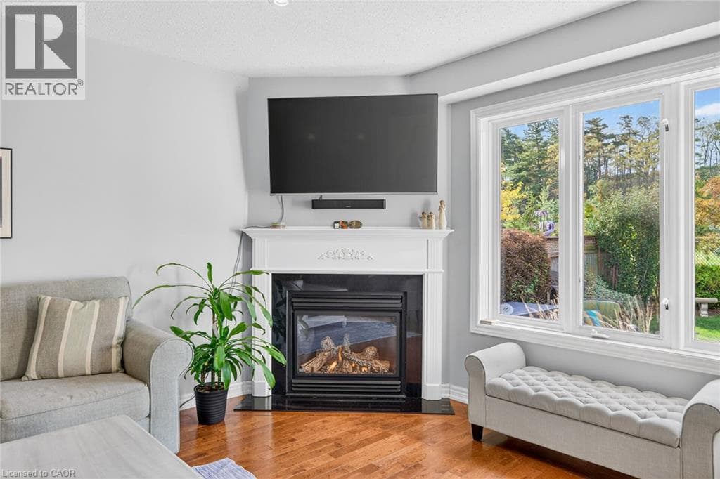 Single Family at 54 VINIFERA Drive, Grimsby, Ontario - Photo 5 - RE/MAX Garden City Realty