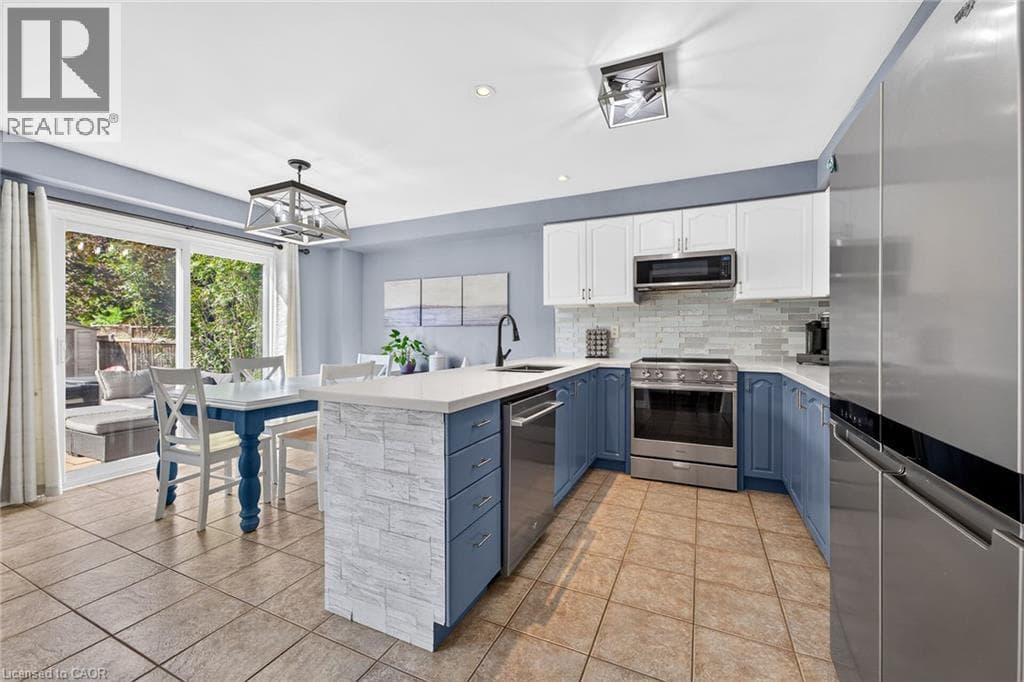 Single Family at 54 VINIFERA Drive, Grimsby, Ontario - Photo 7 - RE/MAX Garden City Realty