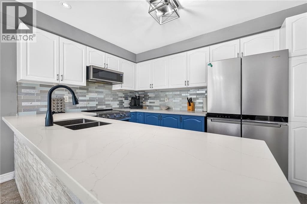 Single Family at 54 VINIFERA Drive, Grimsby, Ontario - Photo 9 - RE/MAX Garden City Realty