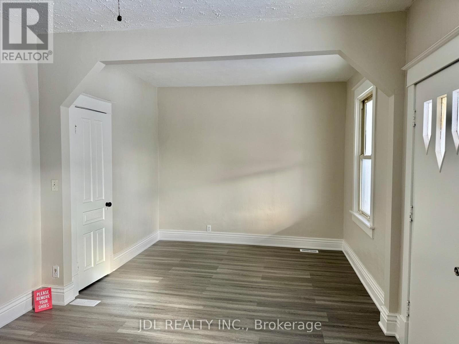 Single Family at 6269 Ash Street, Niagara Falls (Dorchester), Ontario - Photo 10 - RE/MAX Garden City Realty