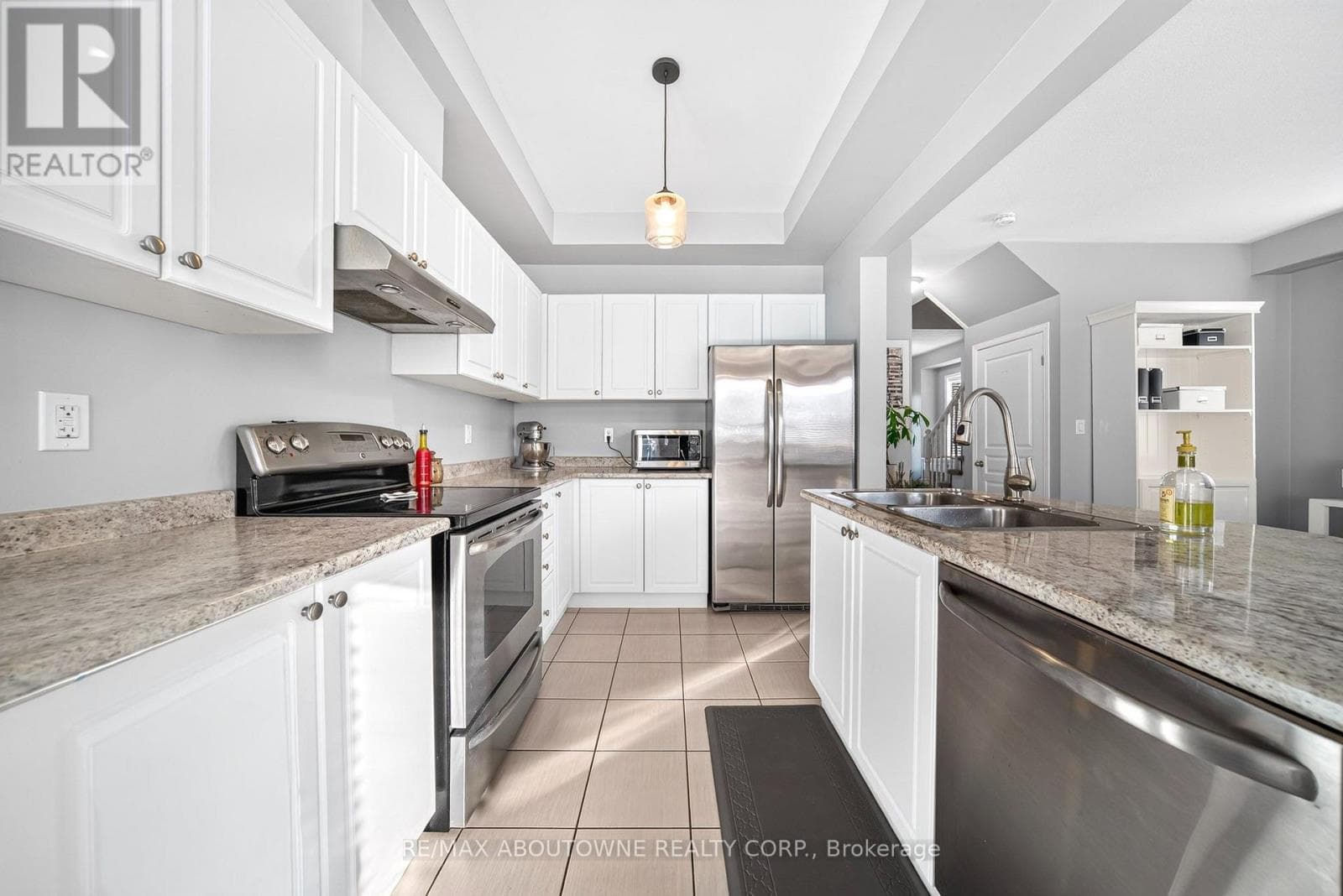 Single Family at 21- 170 Palacebeach Trail, Hamilton (Lakeshore), Ontario - Photo 10 - RE/MAX Garden City Realty