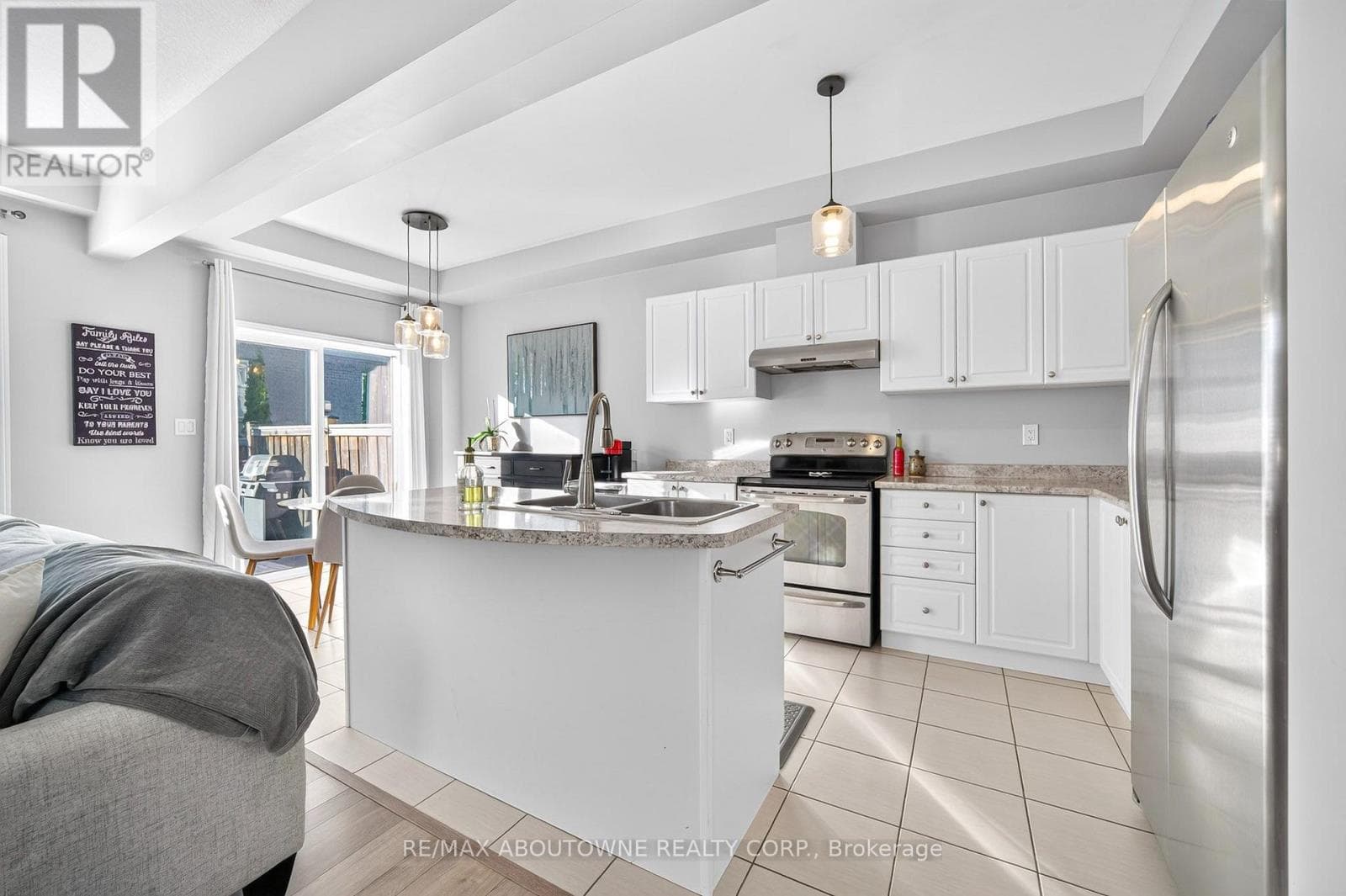Single Family at 21- 170 Palacebeach Trail, Hamilton (Lakeshore), Ontario - Photo 9 - RE/MAX Garden City Realty