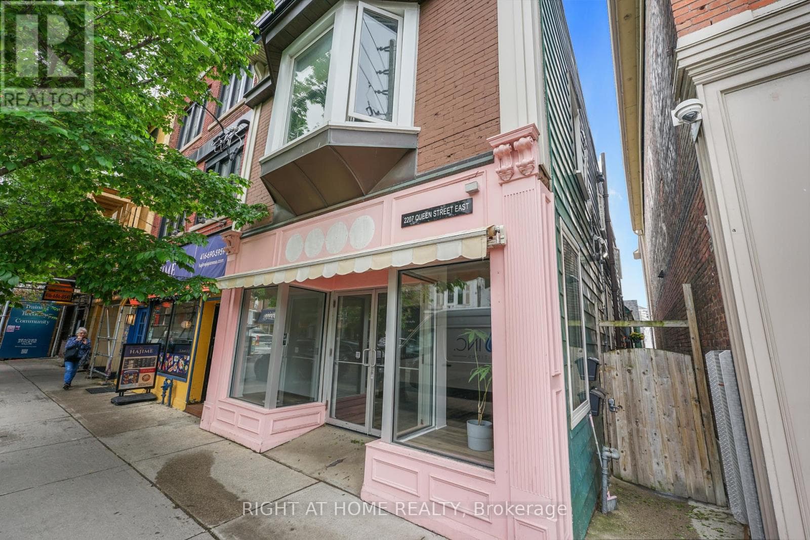 2- 2207 Queen Street