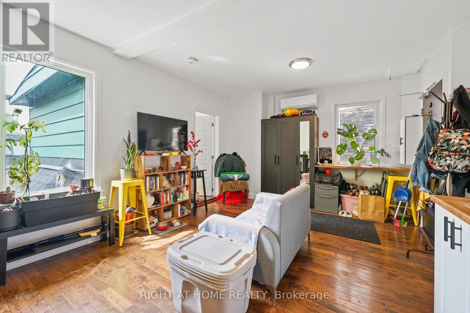 Single Family at 2- 2207 Queen Street, Toronto (The Beaches), Ontario - Photo 6 - RE/MAX Garden City Realty