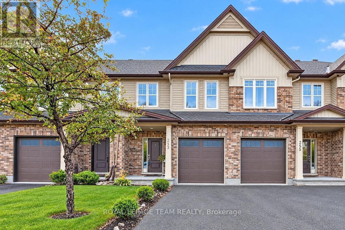 253 Fergus Crescent