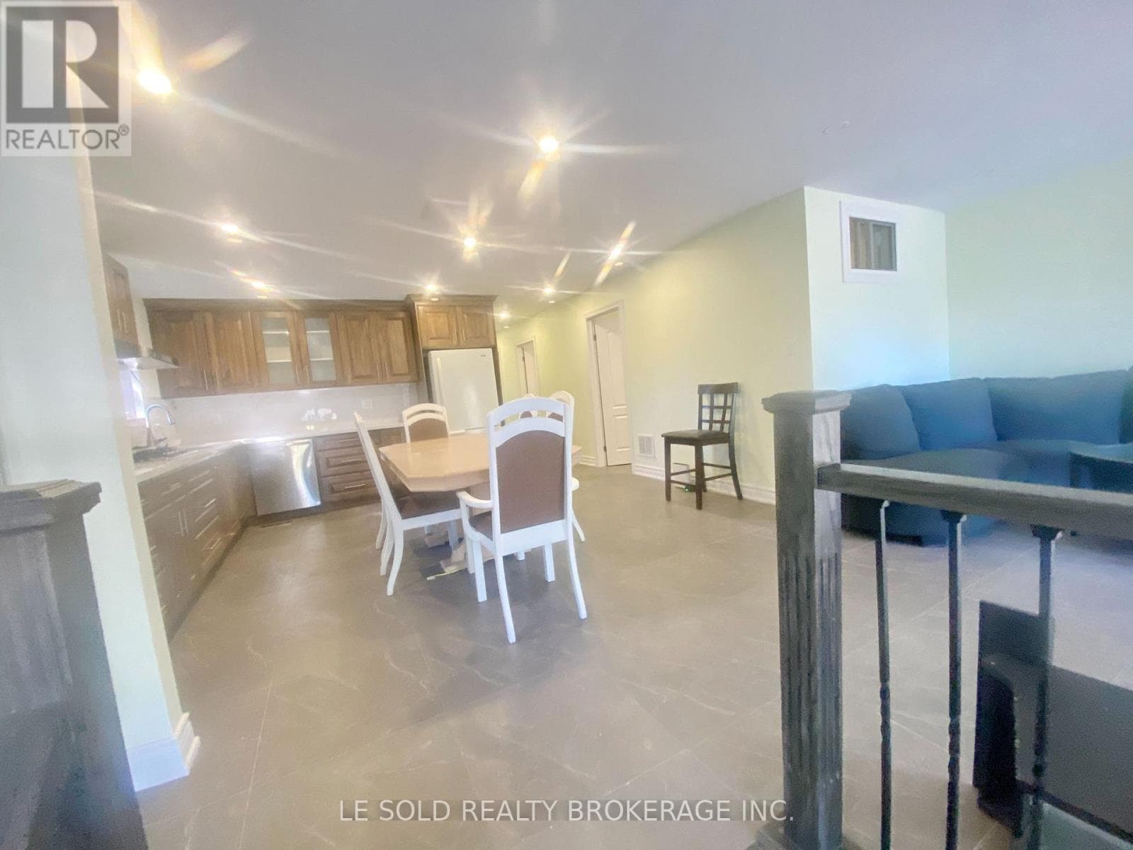 Single Family at Upper- 2 Chipwood Crescent, Toronto (Pleasant View), Ontario - Photo 4 - RE/MAX Garden City Realty