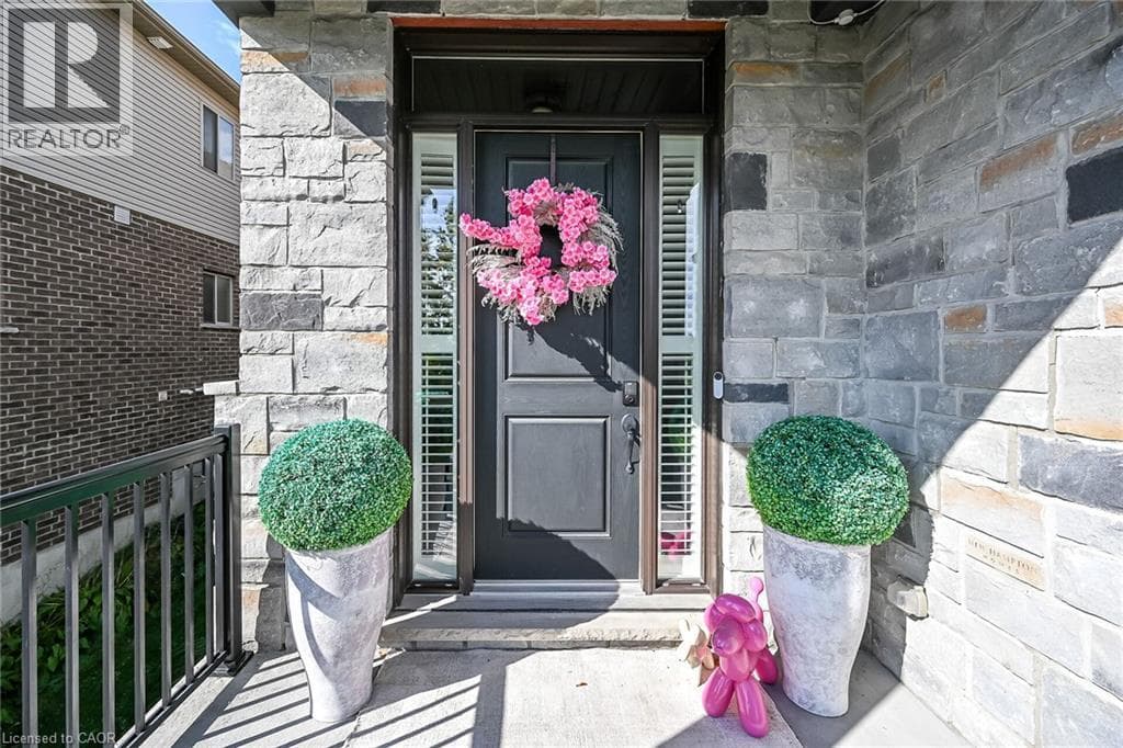 Single Family at 5083 ST GEORGE'S Drive, Beamsville, Ontario - Photo 3 - RE/MAX Garden City Realty
