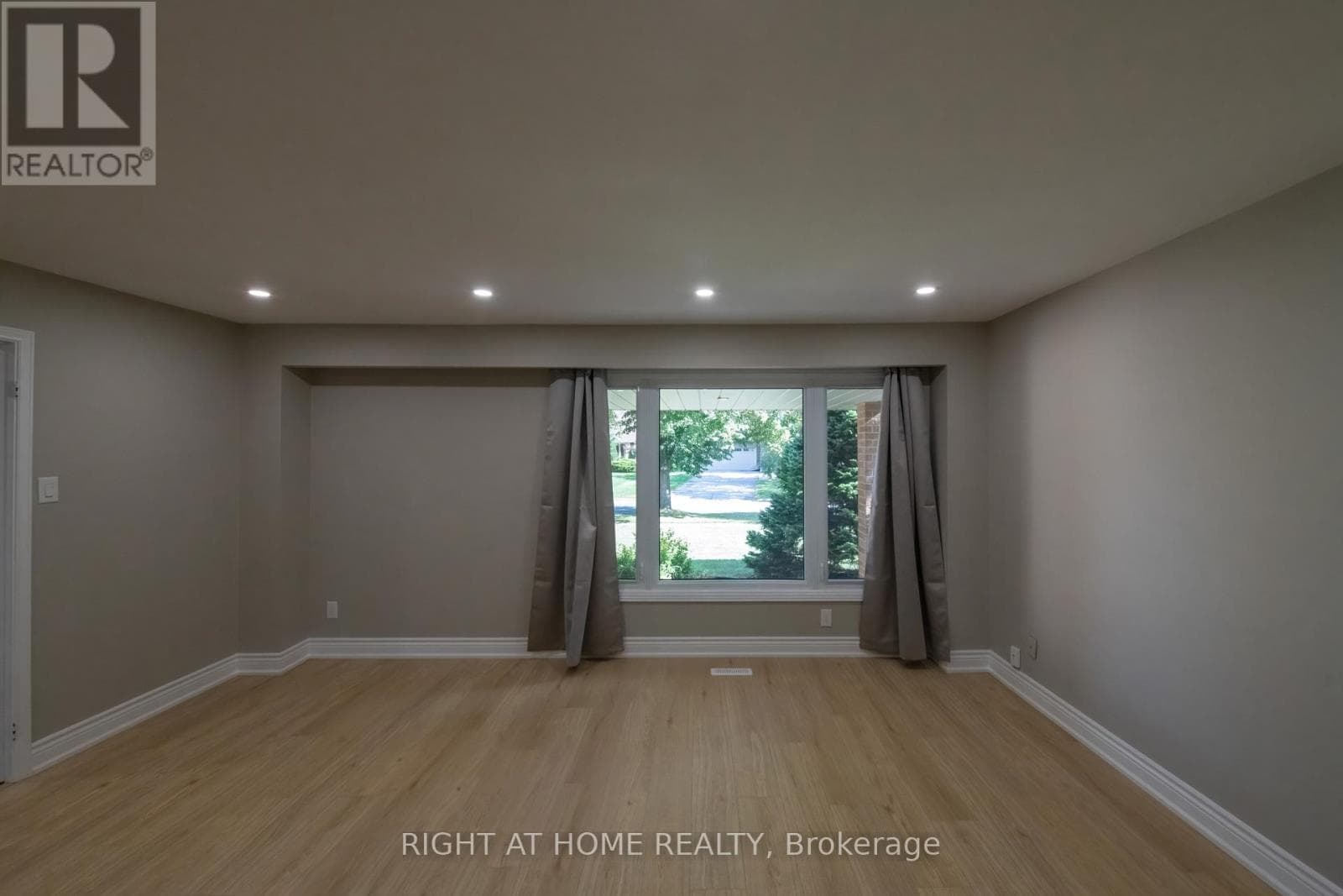 Single Family at 83 Anstead Crescent, Ajax (South West), Ontario - Photo 4 - RE/MAX Garden City Realty