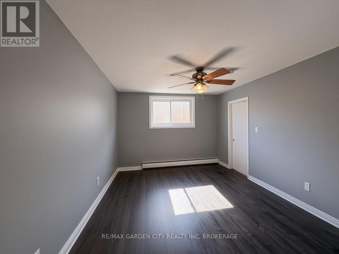 Single Family at 6- 1419 PELHAM Street, Pelham (Fonthill), Ontario - Photo 7 - RE/MAX Garden City Realty