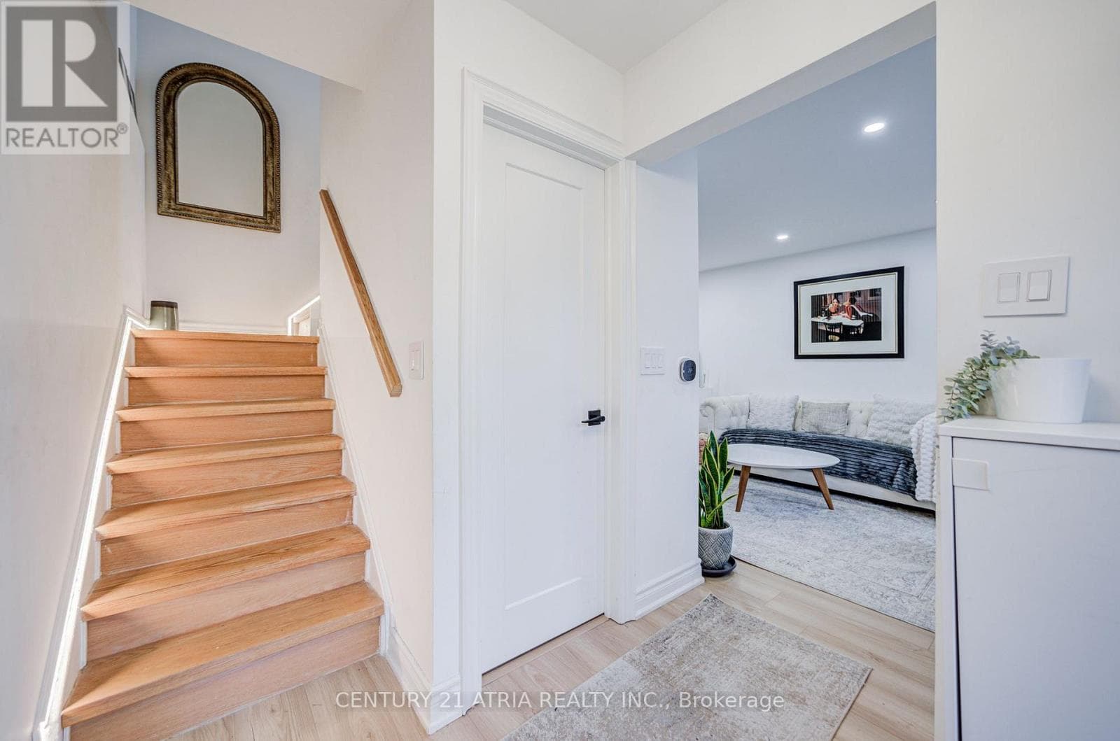 Single Family at 670 Elgin Street, Newmarket (Huron Heights-Leslie Valley), Ontario - Photo 10 - RE/MAX Garden City Realty