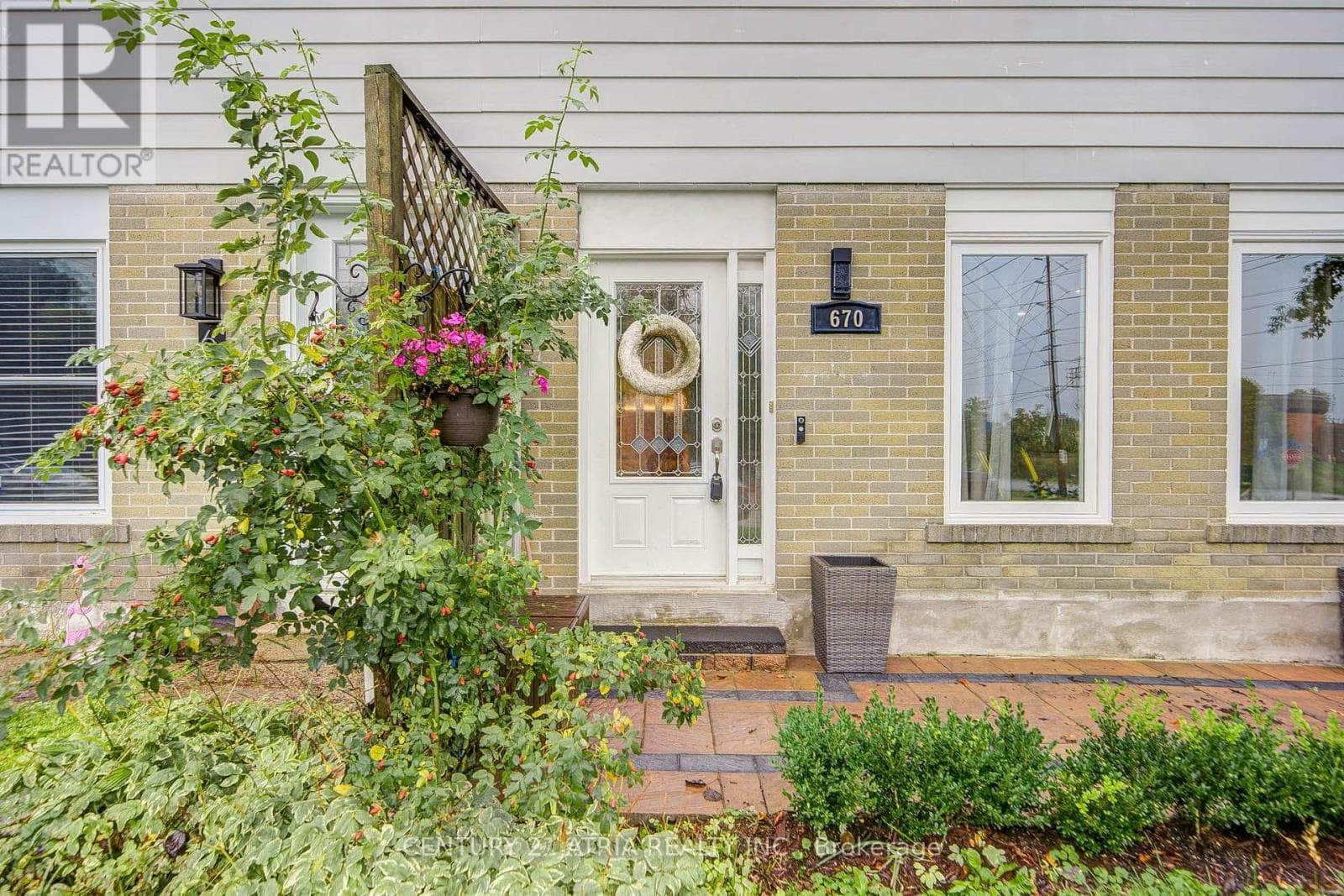 Single Family at 670 Elgin Street, Newmarket (Huron Heights-Leslie Valley), Ontario - Photo 6 - RE/MAX Garden City Realty