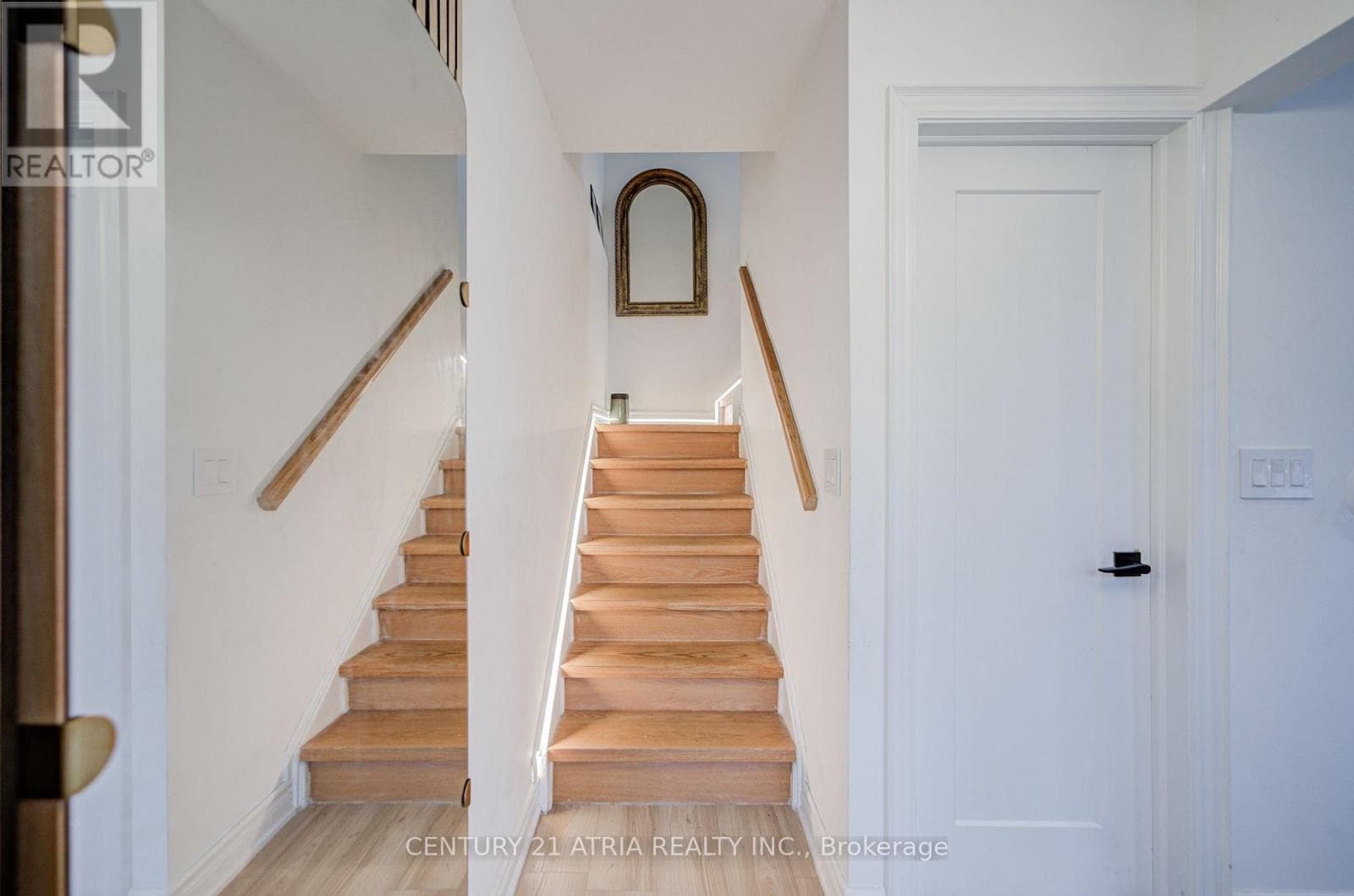 Single Family at 670 Elgin Street, Newmarket (Huron Heights-Leslie Valley), Ontario - Photo 9 - RE/MAX Garden City Realty