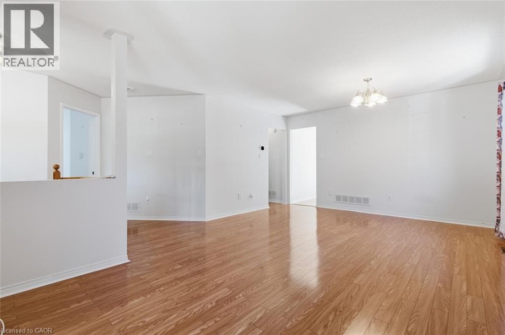 Single Family at 23 MADISON Court, Welland, Ontario - Photo 9 - RE/MAX Garden City Realty