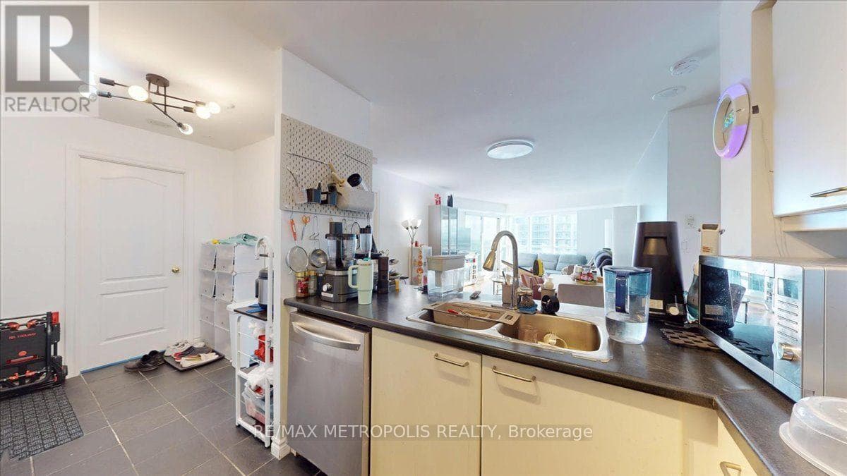 Single Family at 816- 2111 Lake Shore Boulevard, Toronto (Mimico), Ontario - Photo 10 - RE/MAX Garden City Realty