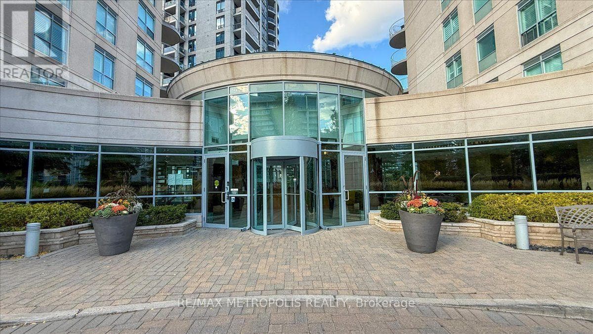 Single Family at 816- 2111 Lake Shore Boulevard, Toronto (Mimico), Ontario - Photo 3 - RE/MAX Garden City Realty