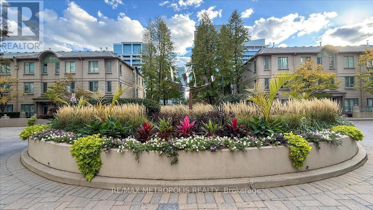 Single Family at 816- 2111 Lake Shore Boulevard, Toronto (Mimico), Ontario - Photo 4 - RE/MAX Garden City Realty