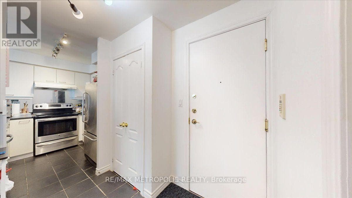Single Family at 816- 2111 Lake Shore Boulevard, Toronto (Mimico), Ontario - Photo 8 - RE/MAX Garden City Realty