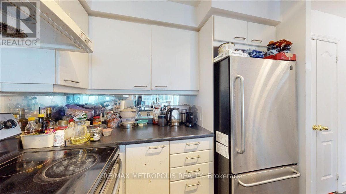 Single Family at 816- 2111 Lake Shore Boulevard, Toronto (Mimico), Ontario - Photo 9 - RE/MAX Garden City Realty