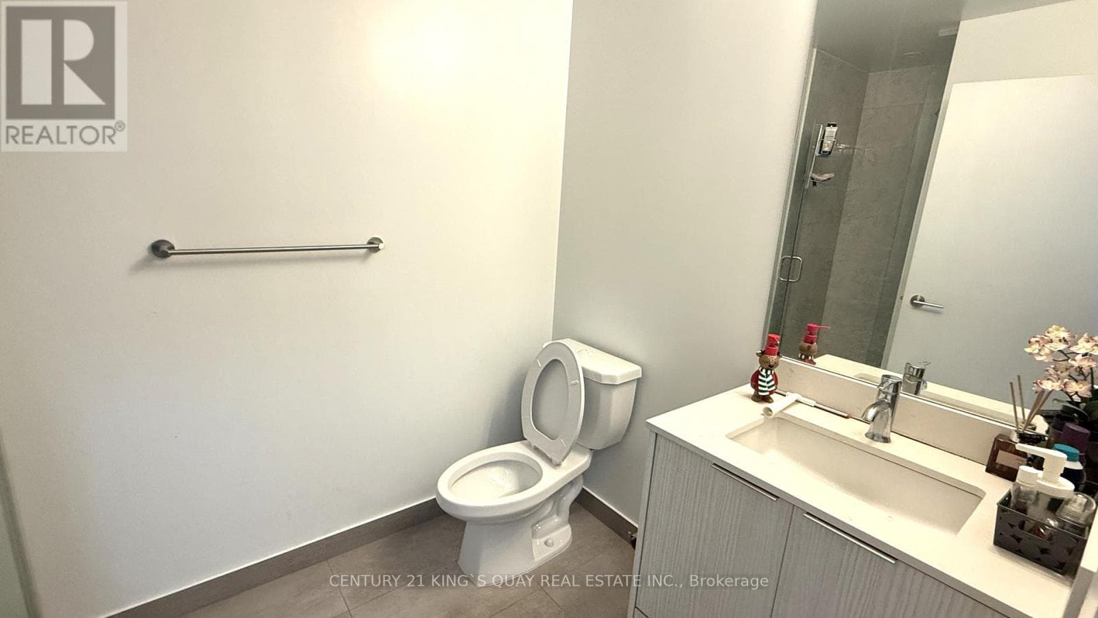 Single Family at 1004- 36 Forest Manor Road, Toronto (Henry Farm), Ontario - Photo 7 - RE/MAX Garden City Realty