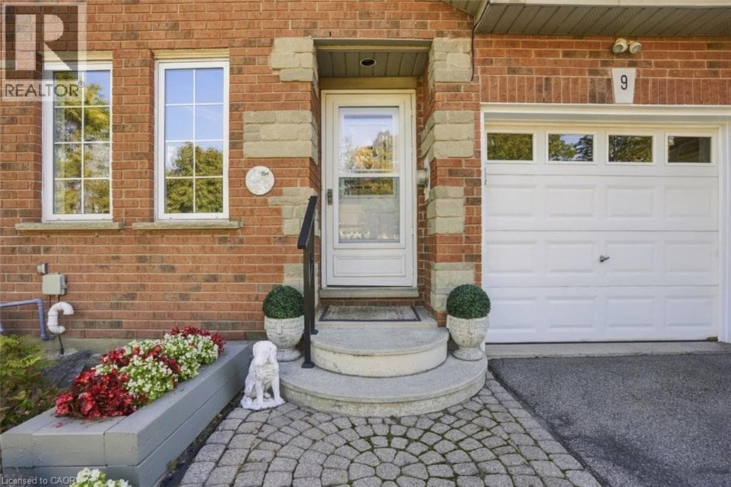 Single Family at 9 KINSMAN Court, Pelham, Ontario - Photo 5 - RE/MAX Garden City Realty